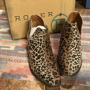 Roper- Womens size 8 Leopard Ankle Boot EUC